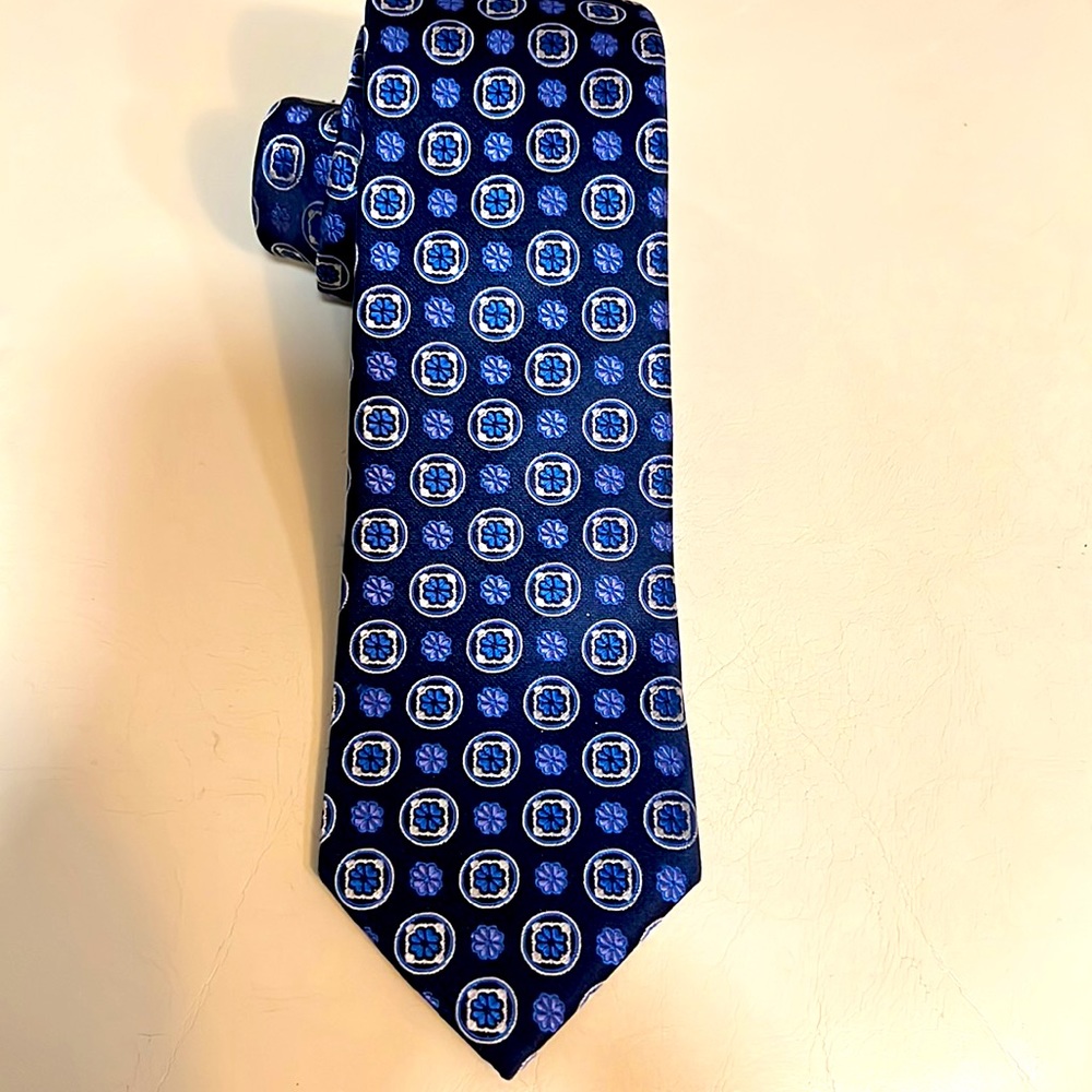 Mens Hugo Boss blue theme tie.  Made in Italy.